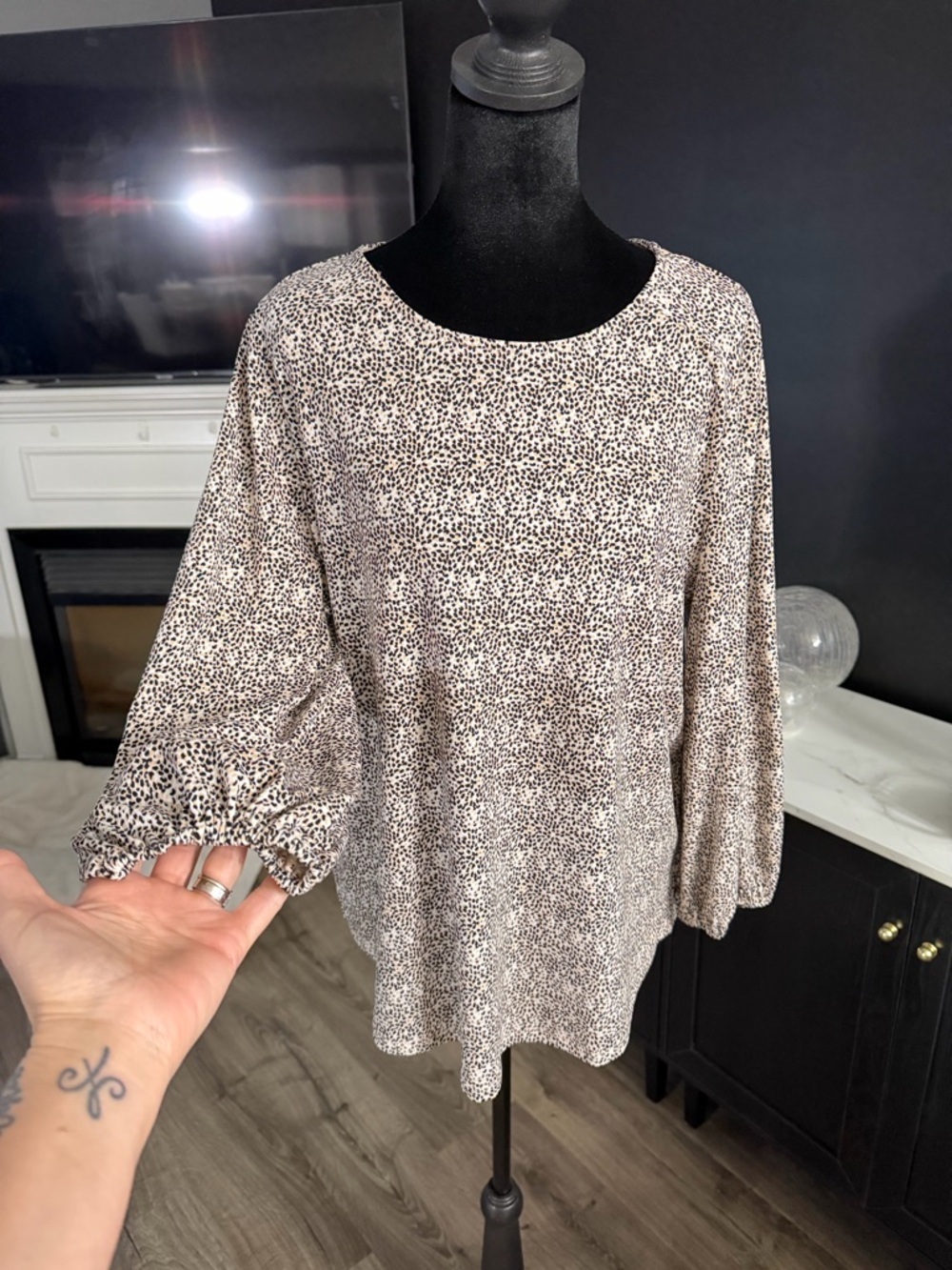 Adrianna Papell NWT Animal Print Blouse Size L Balloon Sleeve Keyhole Back Top - Picture 2 of 6